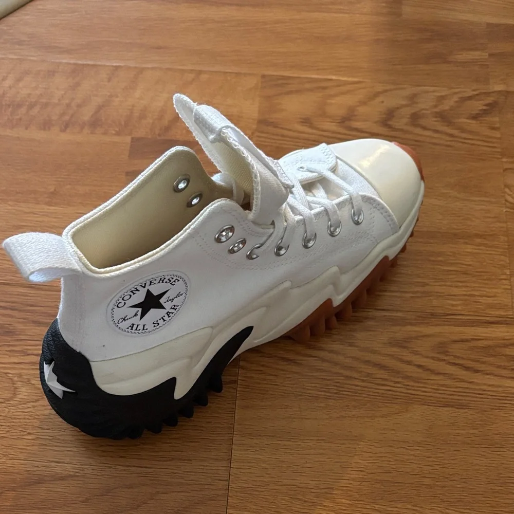 Converse White and Black Chunky Sneakers - Picture 1 of 5